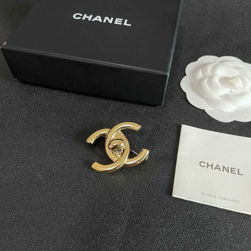 Chanel Brooch 04yxs02